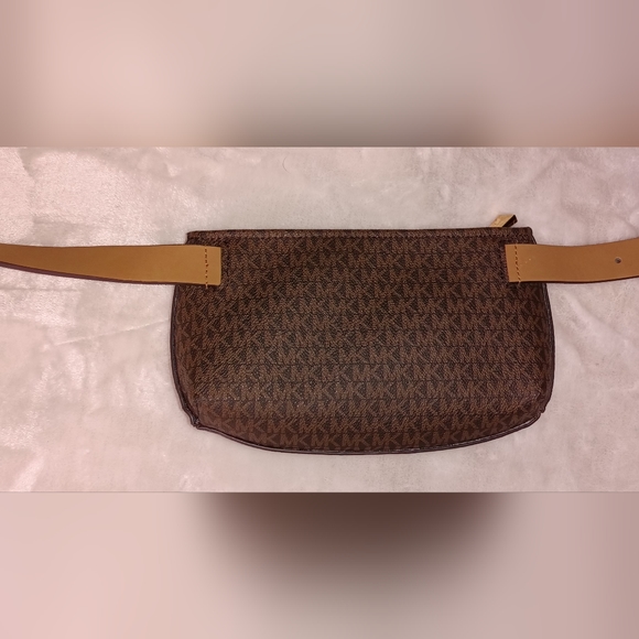 Michael Kors belt - Picture 10 of 16